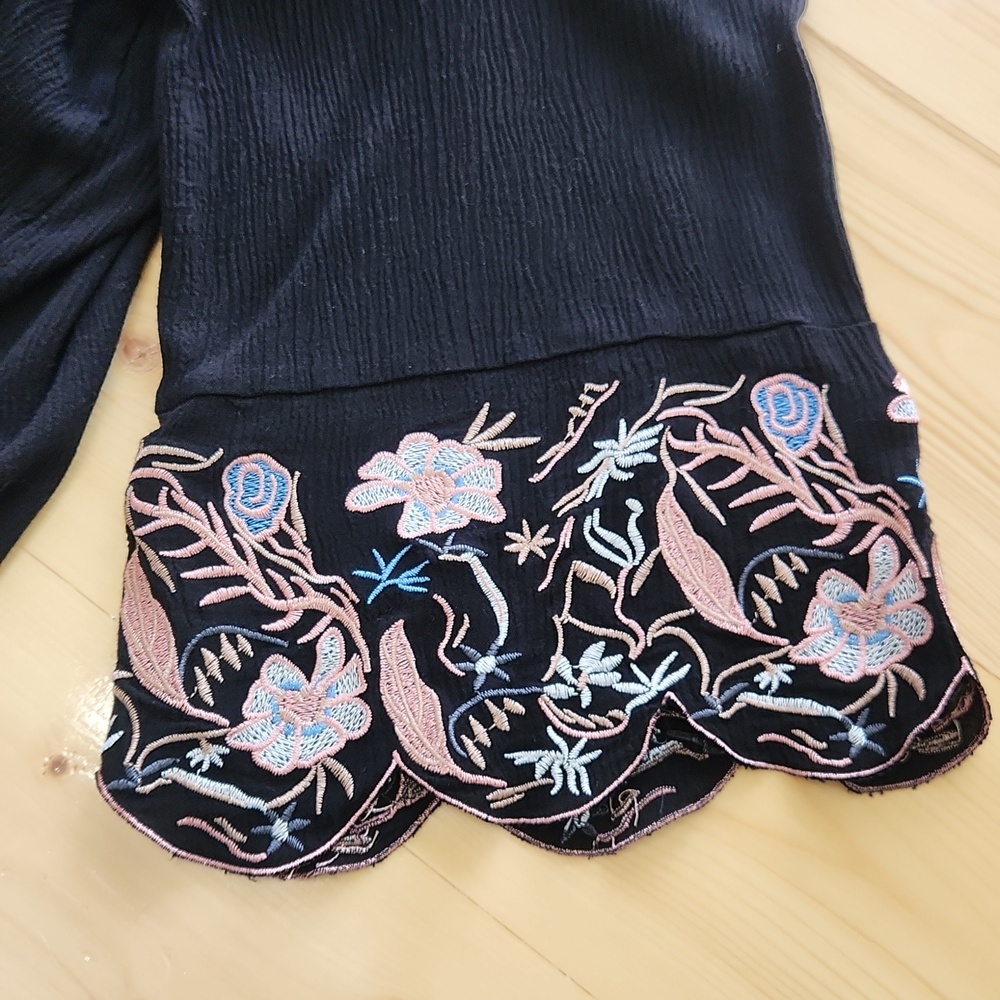 VENUS Off-Shoulder Blouse Black Floral Embroidered Bell Sleeves 1X - Picture 8 of 12